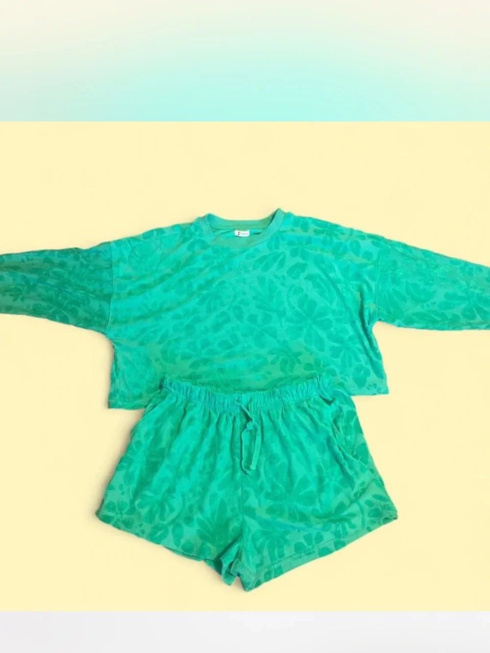 Billabong 2 piece leisure and lounge edition.